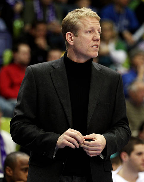 他也从容不 他也从容不